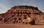 Montanhas esculpidas pelo tempo no dserto entre o Arizona e Utah, nos Estados Unidos (Cliff Dwellers)